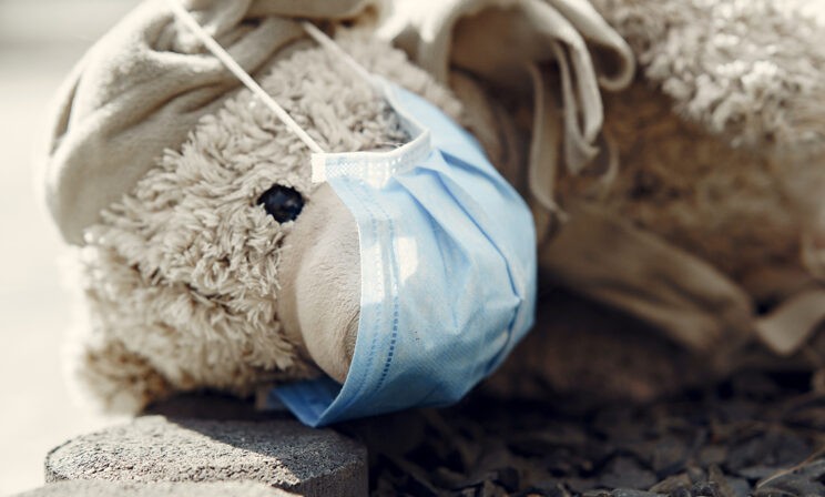 Боль в горле, пневмония, токсический шок. Как две семьи потеряли детей из-за ковида