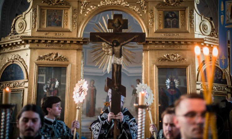 Христос — на крест, а мы — по магазинам?..