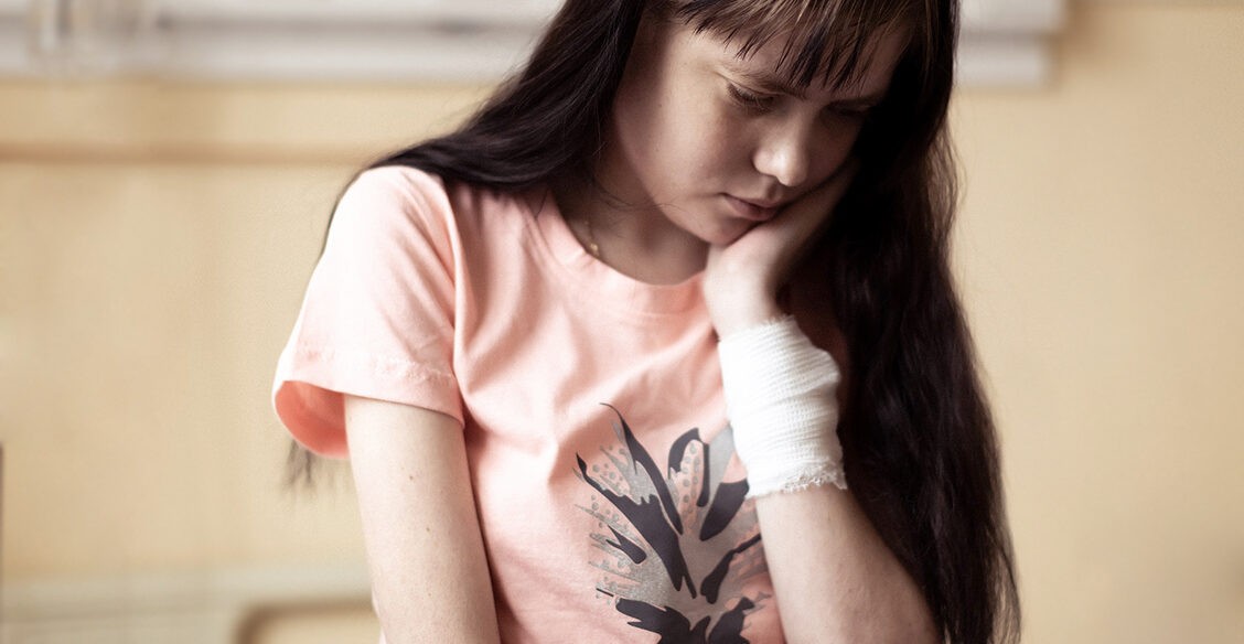 «Юля — мой кислород», — говорит мама. Но девушке с каждым днем все труднее дышать