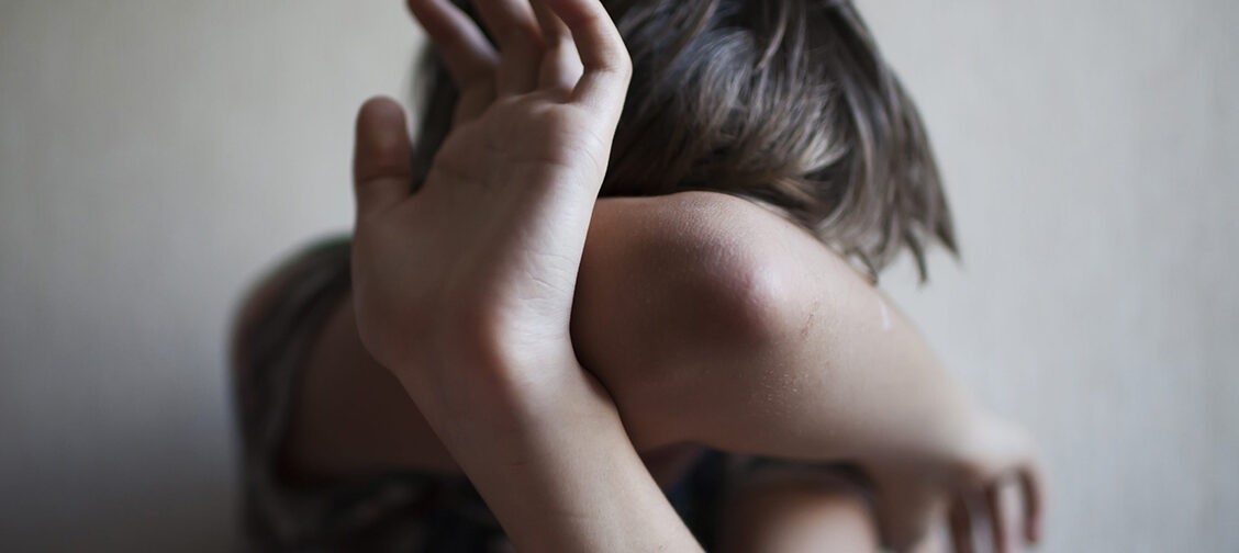 Ребенок остается в детдоме, где его бьют. Все знают и говорят, что этого не было