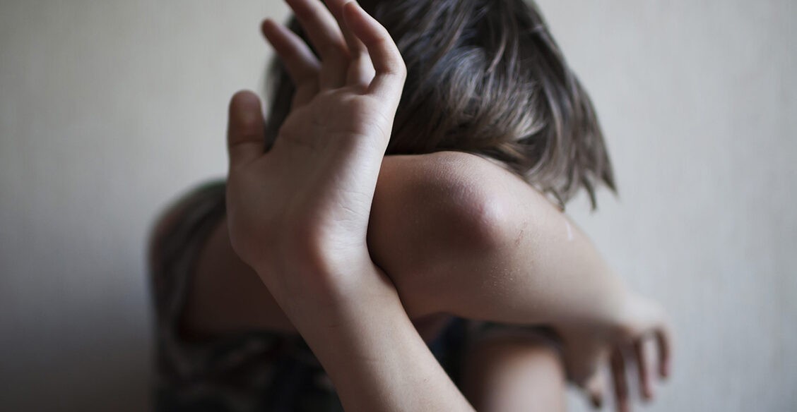 Ребенок остается в детдоме, где его бьют. Все знают и говорят, что этого не было