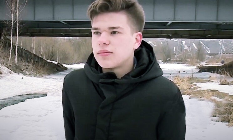 В Красноярске в проруби тонула маленькая девочка. Ее спас 16-летний подросток