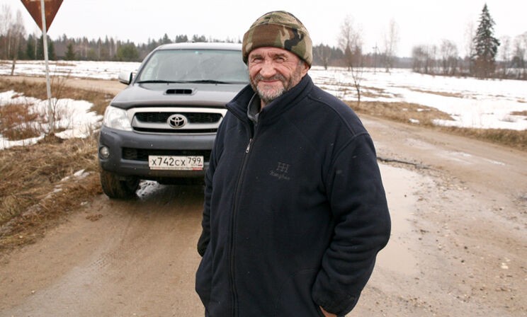 Последний парень на деревне. Зачем миллионер варит кашу телятам и выращивает зерно