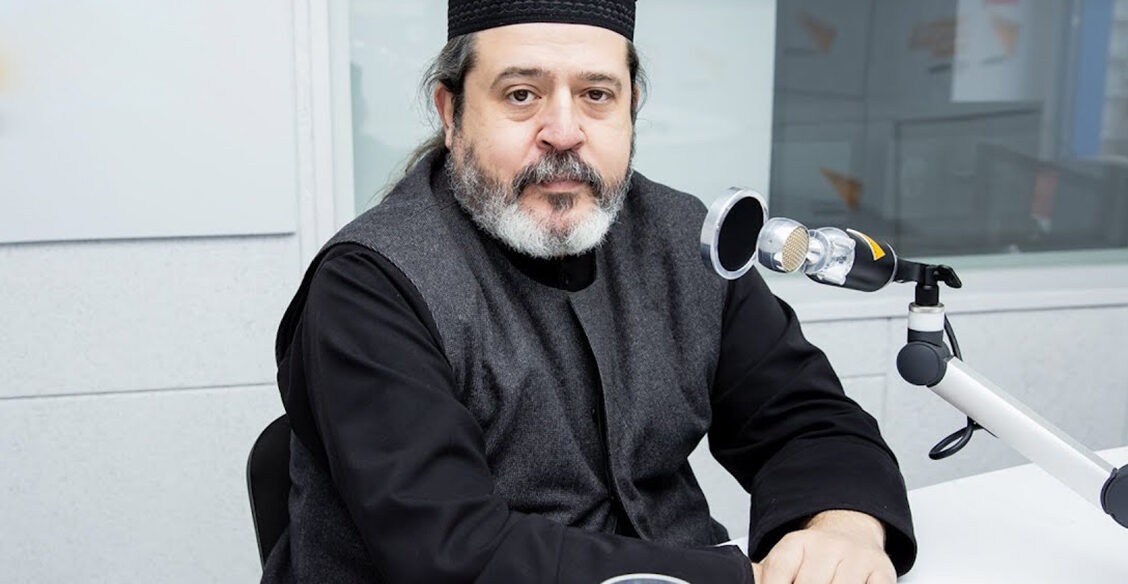 Венцы безбрачия, алая буква и курица над гробом. Протоиерей Виталий Шинкарь — о вере в чушь