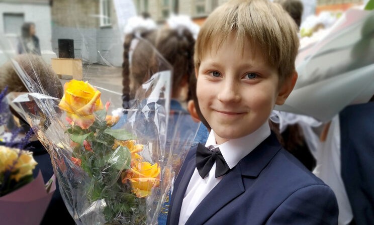 Врач сказала: «У вас родился дурак!» Теперь она смотрит на Диму как на чудо