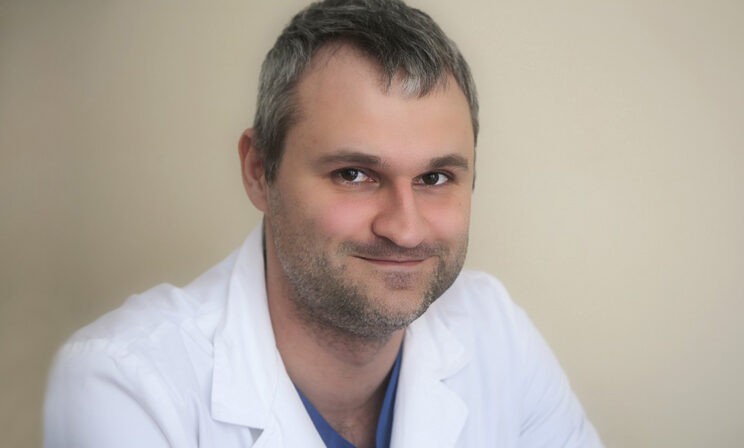 «Пациентка с тромбозом впала в кому, а после операции снова шутила». Хирург Дмитрий Куртасов