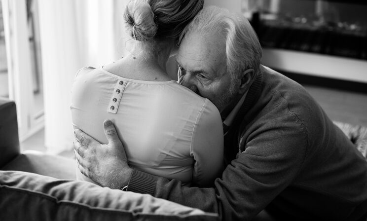 «Надо жить ради детей» и еще 5 фраз, которые не хотят слышать люди после утраты