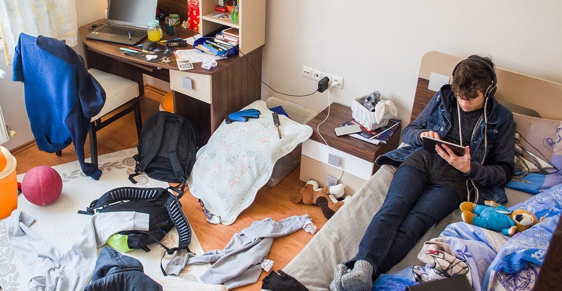 «Не трогай мой огрызок от яблока!» Как заставить подростка убраться в комнате