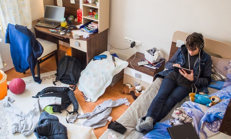 «Не трогай мой огрызок от яблока!» Как заставить подростка убраться в комнате