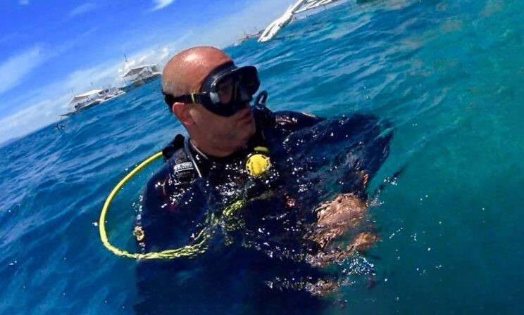 Играли у берега и утонули. Спасатель Карэн Агамалян — о людях на воде, беспечности и булавке в плавках