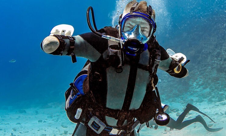 «Смотри, я киборг». Как Дмитрий Павленко без рук и ног поставил мировой рекорд по дайвингу