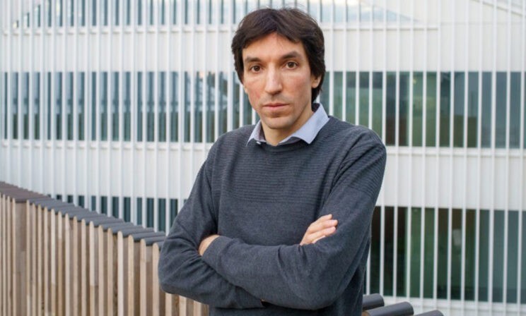 «С точки зрения вируса, Россия не вакцинирована вообще». Вирусолог Георгий Базыкин — о взрывном росте заболевших