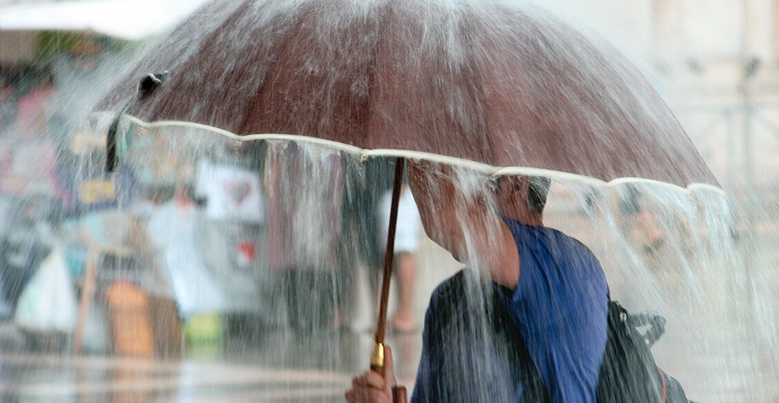 В Москве пройдет «суперливень». Правила безопасности от МЧС