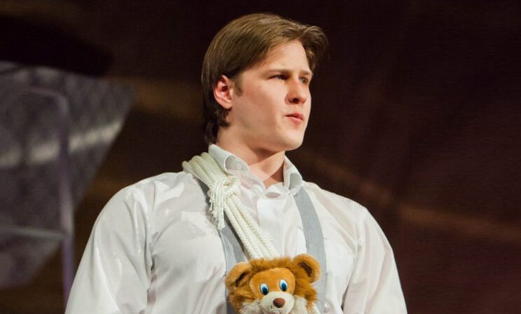 Актер с рассеянным склерозом: «Со сцены меня выносили врачи скорой помощи»