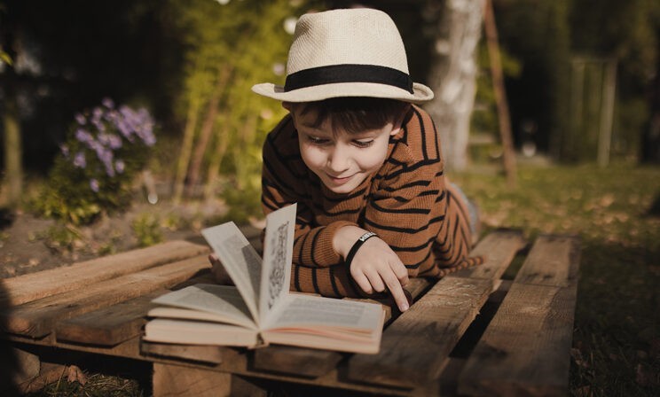 «Ненавижу читать!» Как помочь ребенку справиться с книгами на лето