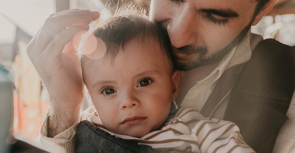 Оставила в роддоме, хотела сдать в интернат, овдовел… Истории отцов-одиночек