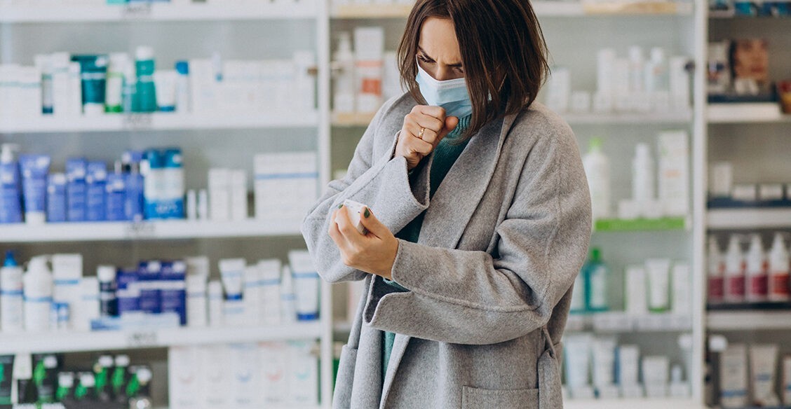 «Подруга прислала протокол, бегу в аптеку». Как не надо лечить ковид дома