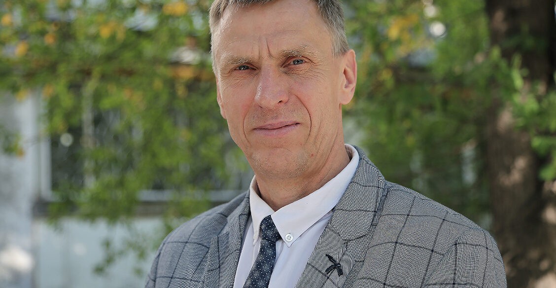 Решить за 60 секунд. Как 51-летний учитель рвет Tik-Tok уроками математики