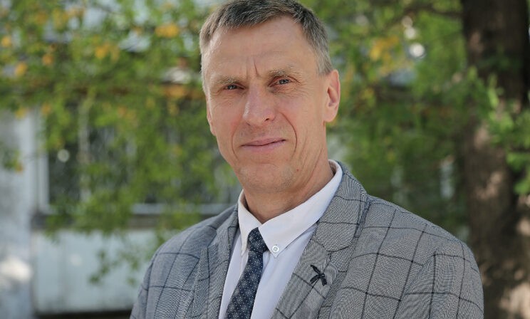 Решить за 60 секунд. Как 51-летний учитель рвет Tik-Tok уроками математики