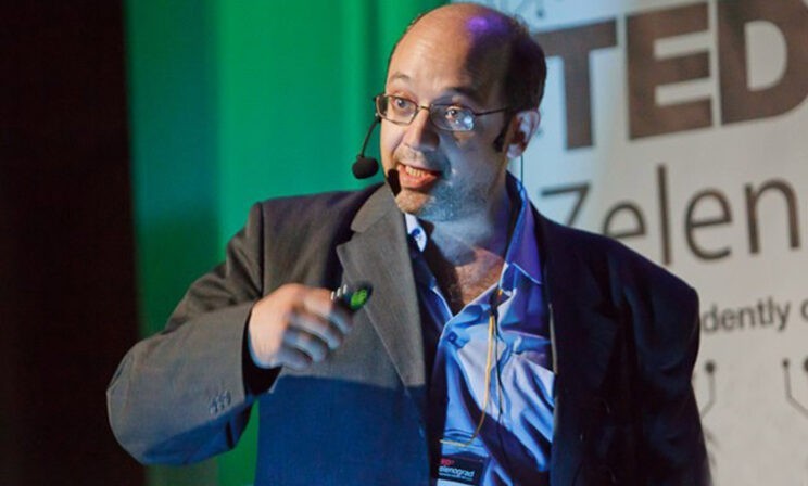 «Иностранные вакцины от ковида должны быть в России». Врач Алексей Эрлих