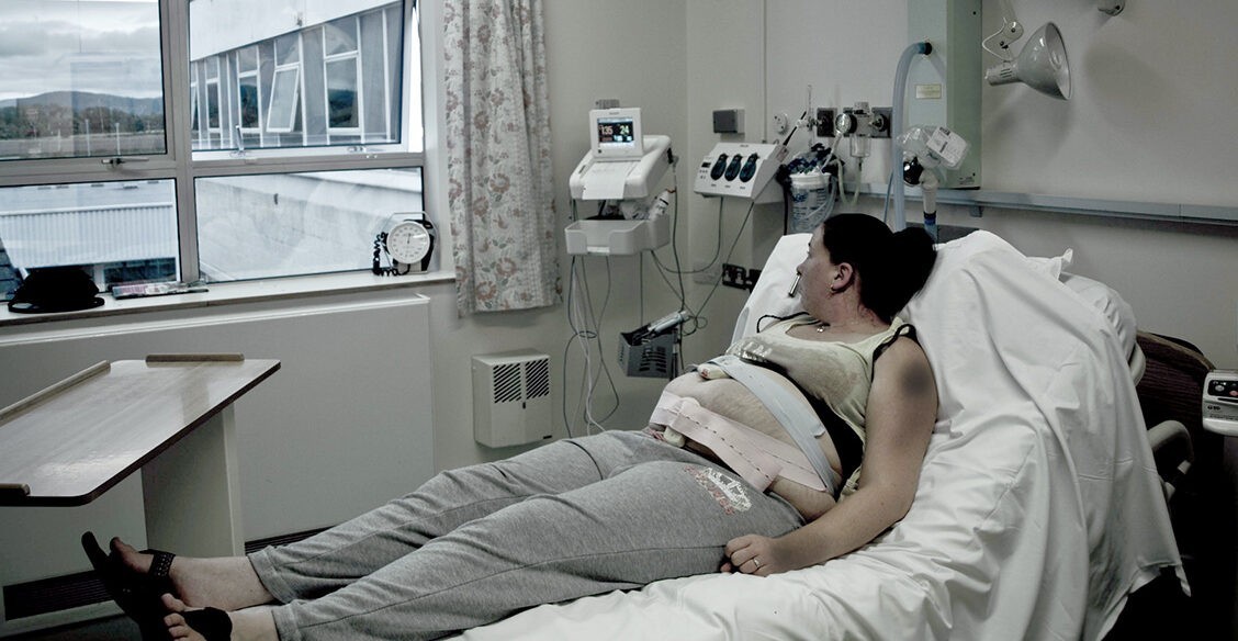 Муж избил ее, беременную. Вся палата думала, как найти Наде жилье и работу