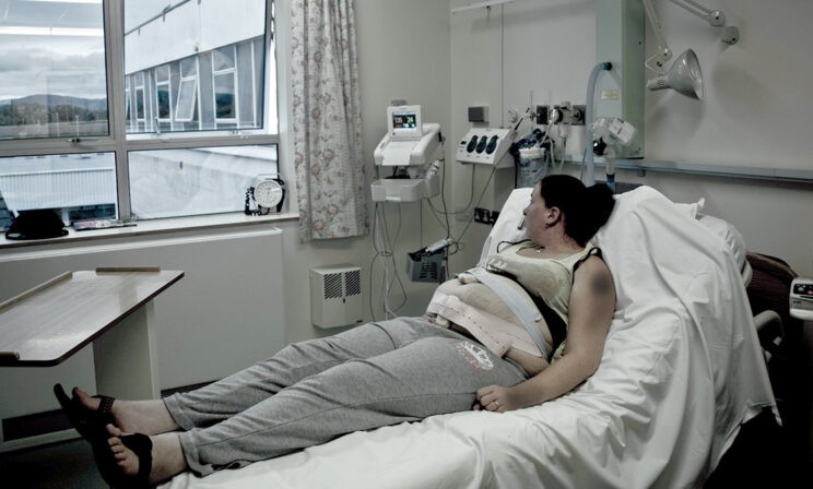 Муж избил ее, беременную. Вся палата думала, как найти Наде жилье и работу