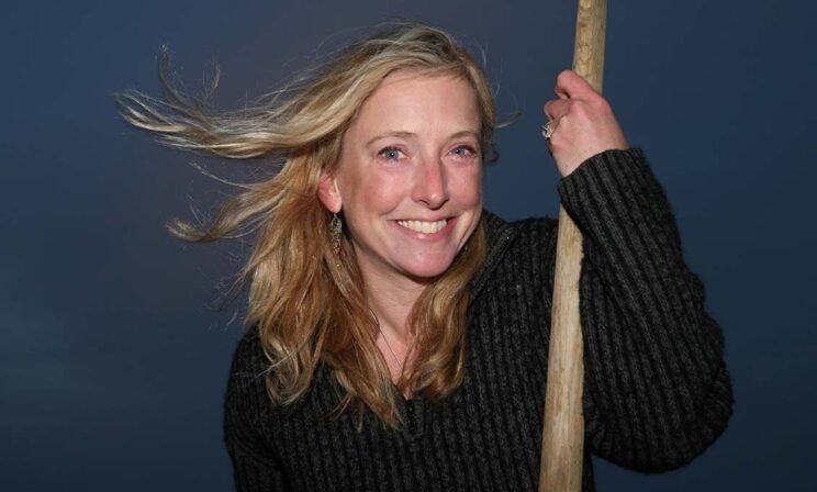 Я пересекла океан на лодке в одиночку. Весла сломались, а вокруг бушевал шторм