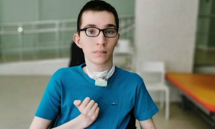 Утром у Вадима заболело под левой лопаткой. К вечеру он уже был в реанимации