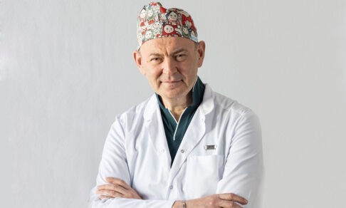 Доктор Юра. Хирург из Иркутска бесплатно оперирует детей по всему миру