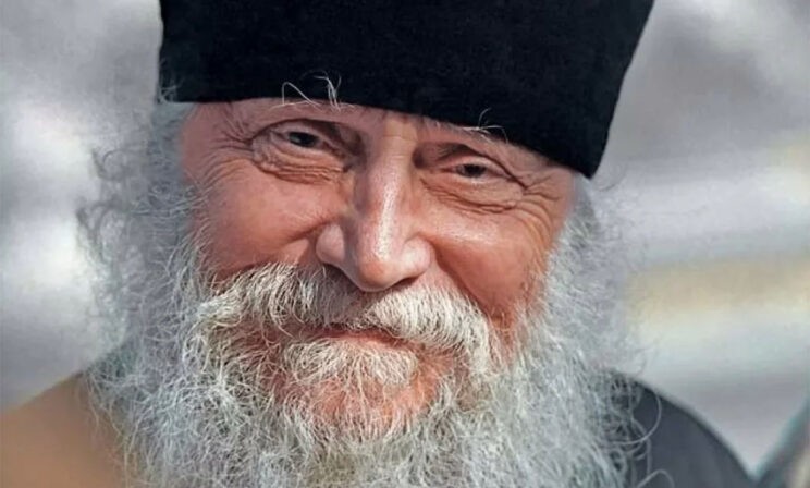 «Вышел из храма — и увидел танки». Как епископ оказался в центре августовского путча