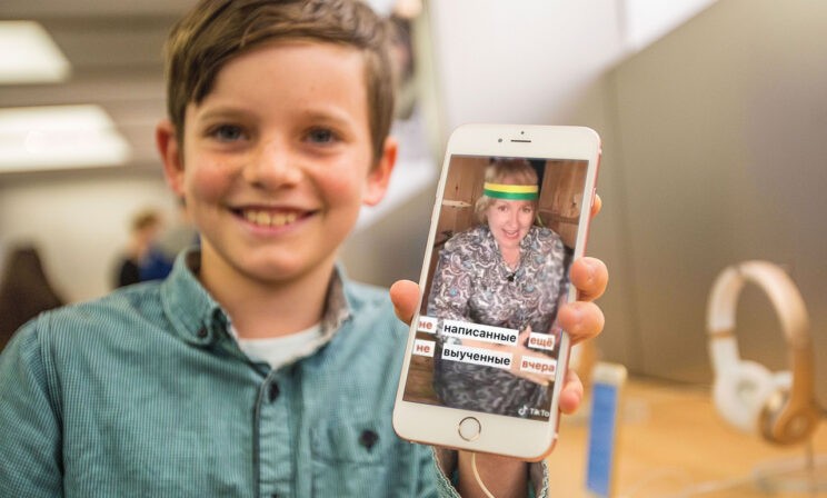 Рэп о русском языке и физика в стихах. Истории учителей, которые стали популярными тик-токерами