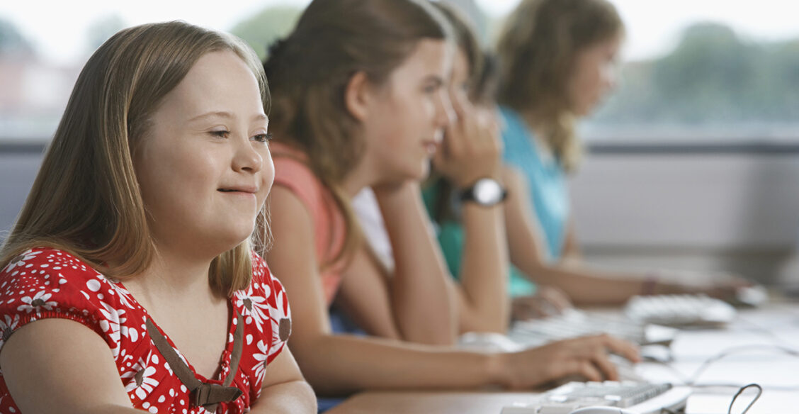 «Они мешают учиться нашим детям». Почему в школе важно увидеть разных людей