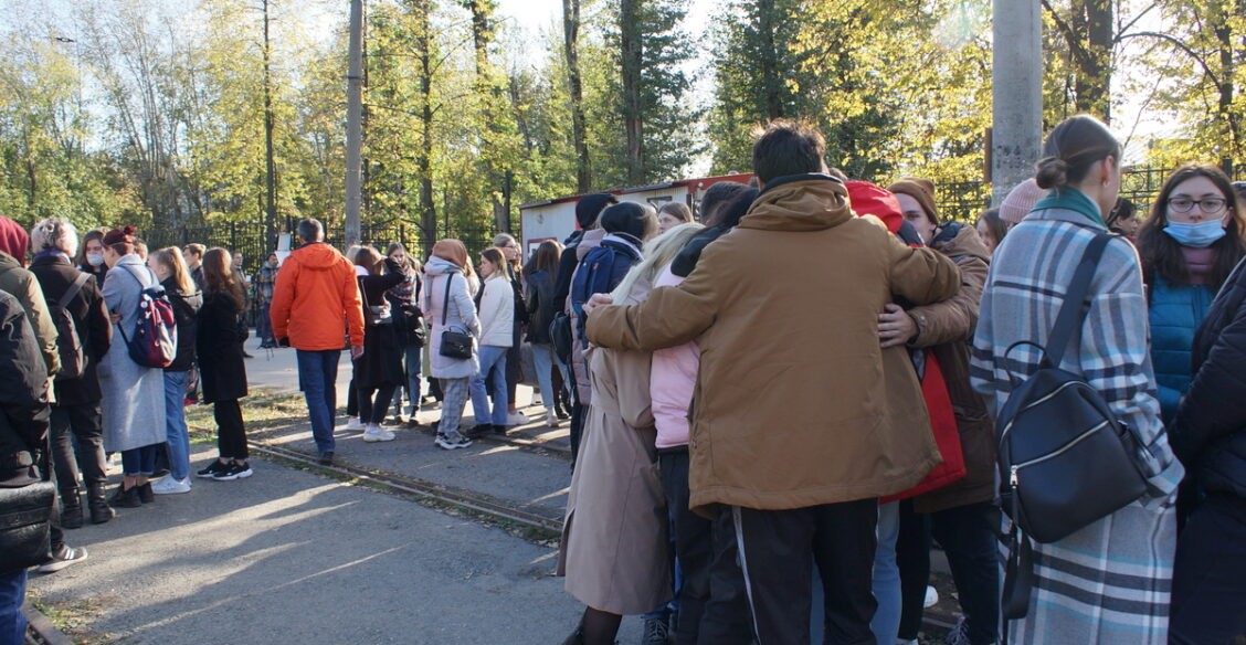 «Мама, говорят, у нас стрелок». Репортаж из Перми