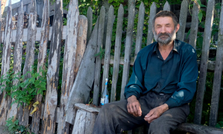 «Спирту надо больше пить». Как живут деревни, которые 28 лет назад накрыло радиоактивное облако