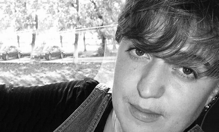 «Сын не выпускает из рук мамин телефон». Врач скорой помощи и ее муж умерли от ковида