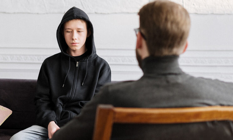 «Мой первый кабинет был в закрытом туалете». Школьные психологи — анонимно и честно о своей работе