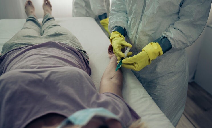 Ковид будут лечить внутривенным «Арепливиром». Что известно о препарате