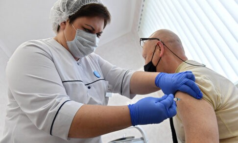 При раке надо бояться не вакцинации, а ковида. Вопросы врачу-химиотерапевту