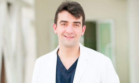 «Просишь пациента подвигать ногами — и в эту секунду все решается». Нейрохирург Алексей Кащеев