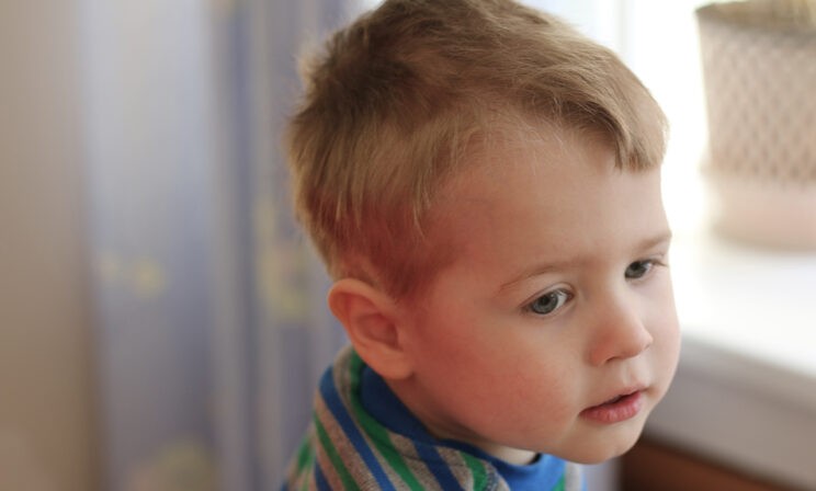«Просто упал». Маленький Федя уже год живет с незатянувшейся раной в черепе