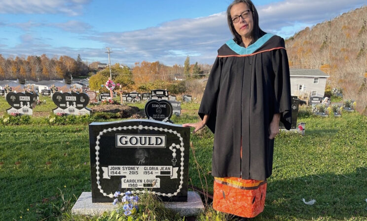 «Я вырастила семерых детей, победила рак и в 50 лет получила диплом бакалавра»