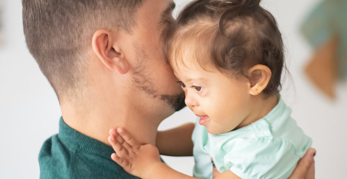 «Пишите в личку, не женат!» Как отец ребенка с инвалидностью невесту на курорте искал