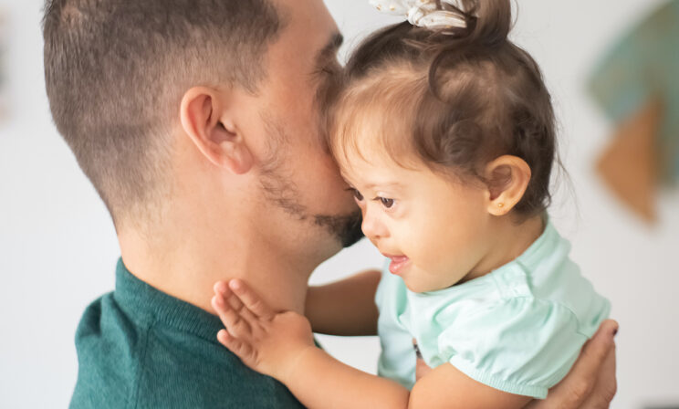 «Пишите в личку, не женат!» Как отец ребенка с инвалидностью невесту на курорте искал