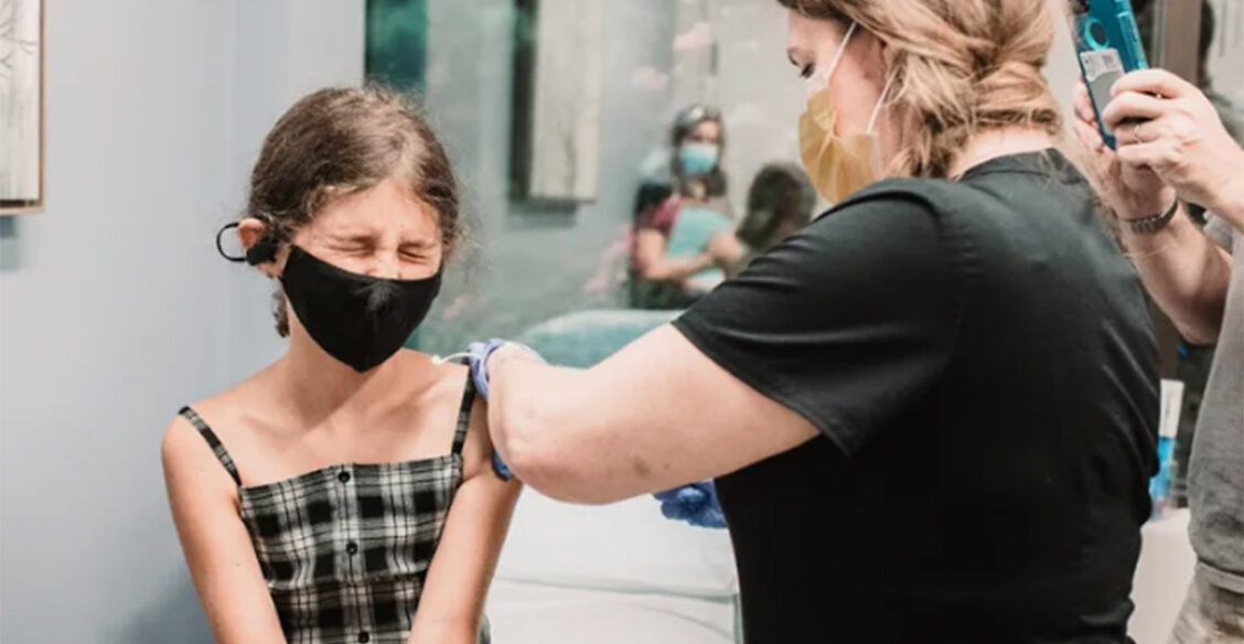 Я записала своих детей на испытания вакцины против COVID-19. Вот что из этого вышло