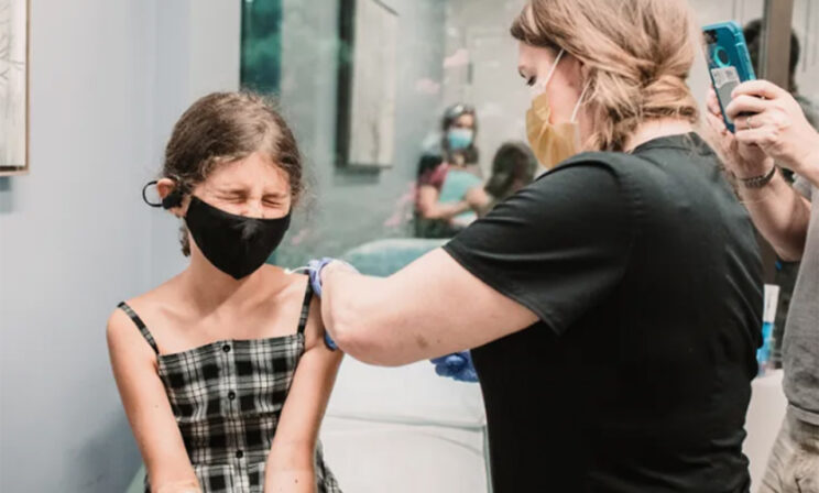 Я записала своих детей на испытания вакцины против COVID-19. Вот что из этого вышло