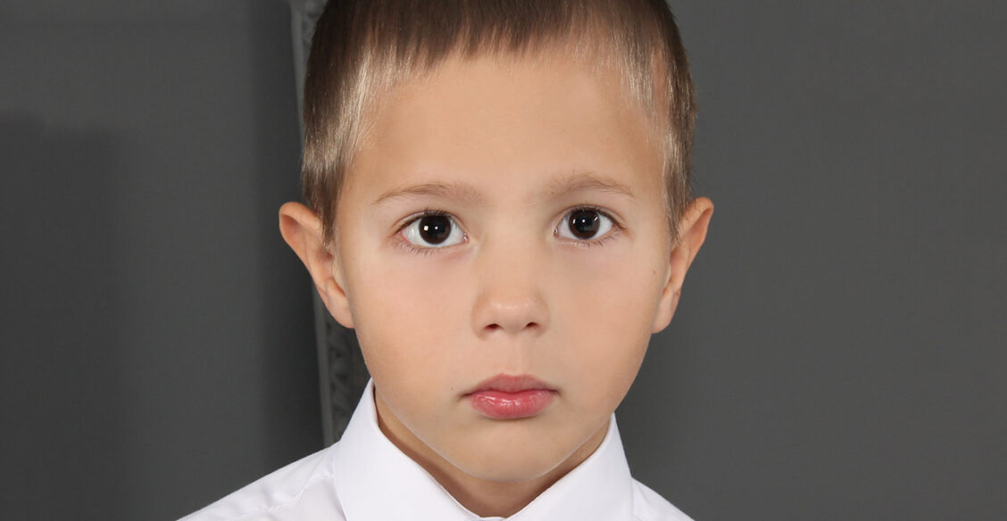 «Мама, когда дядя надел мне на голову маленькую коробочку, я все-все слышал»