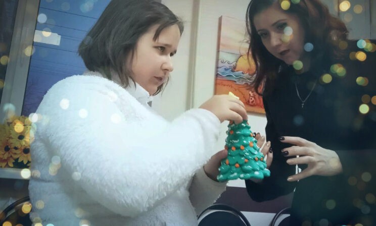 «Искренне твой Дедушка Мороз». Как незрячая Даша хотела оживить кукол