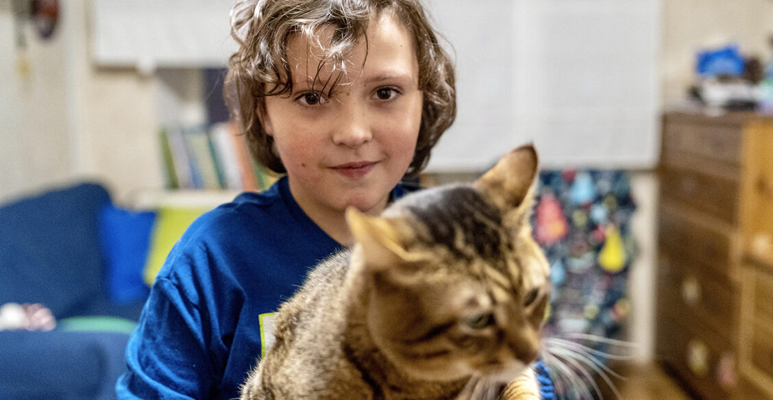 «Жизнь — мой лучший друг». История Вани, который пьет 50 таблеток в день