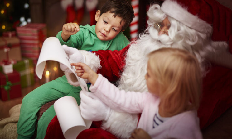 Хомяк, килограмм пряников и волшебный планшет. Мамы — о письмах детей Деду Морозу