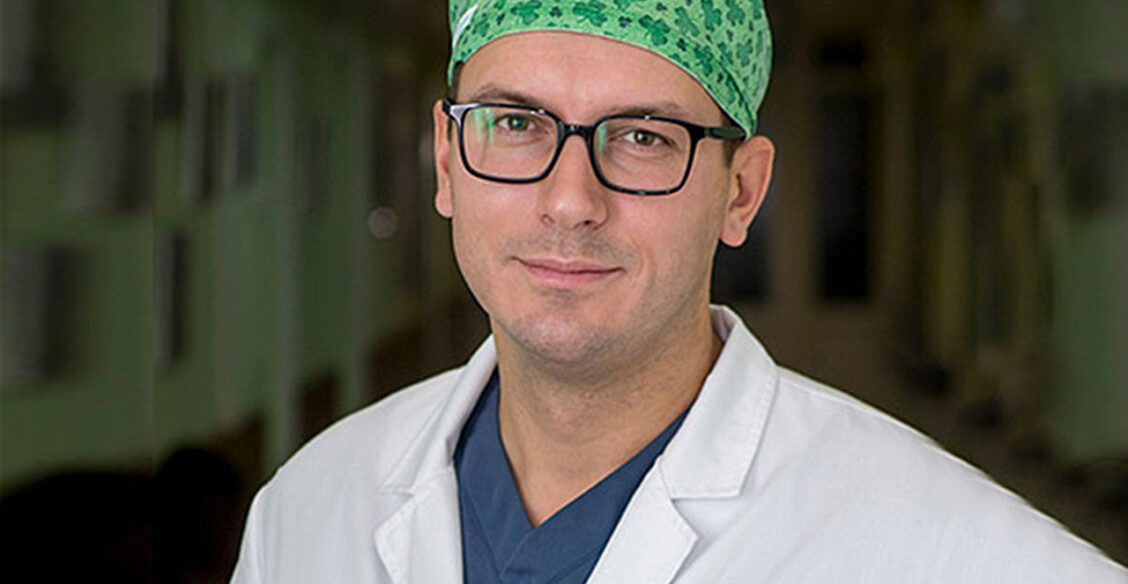 «Медики стали обращаться к психологам». Врач Александр Ванюков* — об итогах года